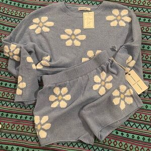 🌼 BNWT 🌼Moon & Madison Daisy 🌼 Sweater Shorts Set ✌️Size L